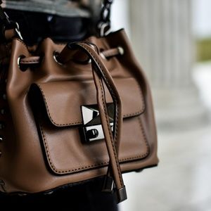 MINI BUCKET VEGAN LEATHER SHOULDER BAG in stone
